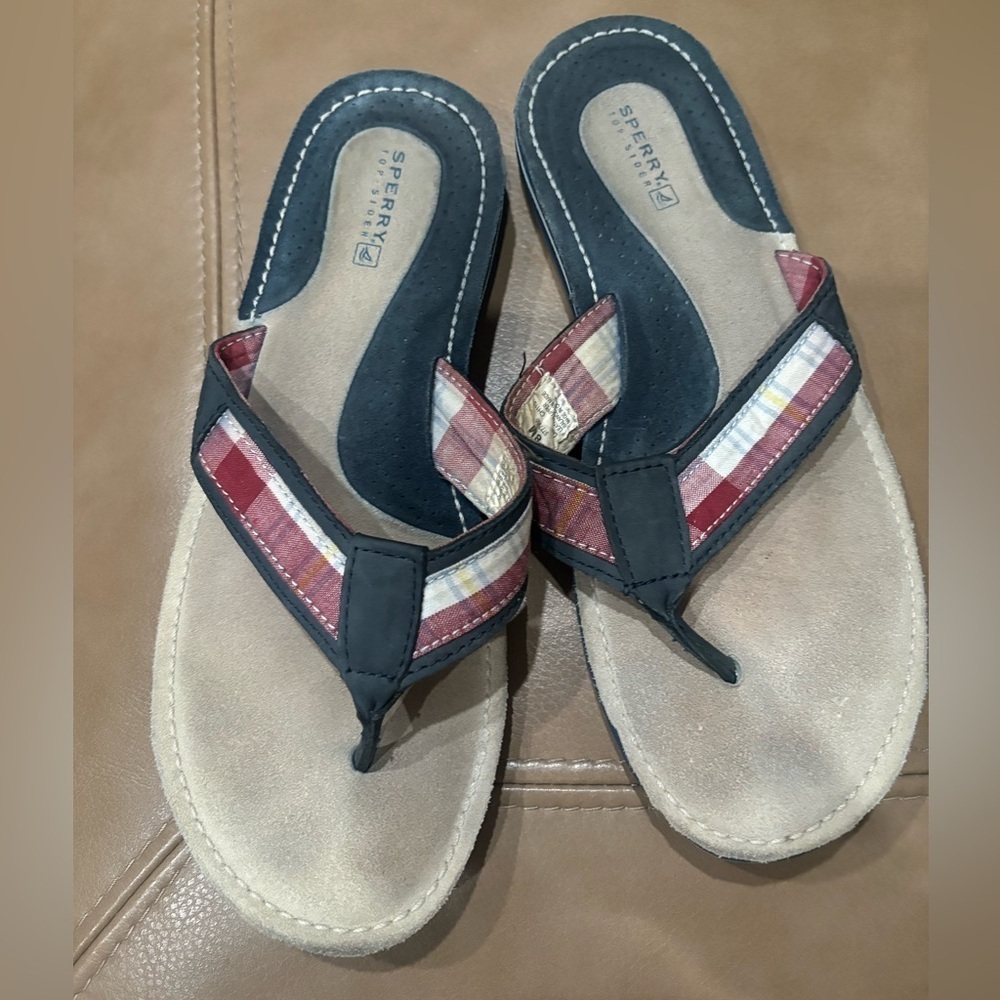 Sperry flip flops